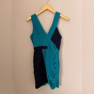 Minuet Women's Sleeveless V-Neck Knee Length Dress Size S Party Cocktail